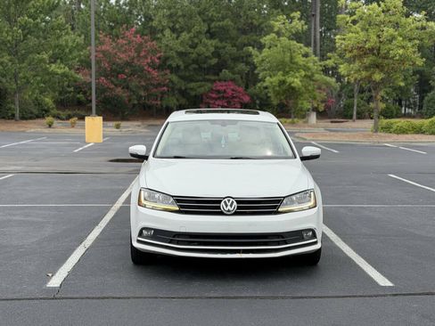 Used 2017 Volkswagen Jetta SEL FWD image 2