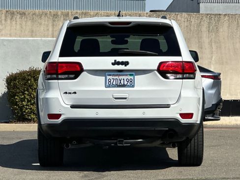 Used 2019 Jeep Grand Cherokee Laredo image 8