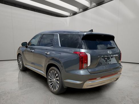 Used 2025 Hyundai Palisade Calligraphy FWD image 3