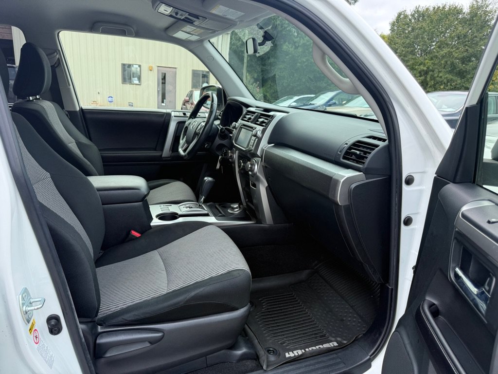 Used 2016 Toyota 4Runner SR5 AWD/4WD image 16
