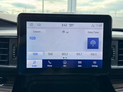 Used 2024 Ford Explorer Limited w/ Equipment Group 301A AWD/4WD image 23