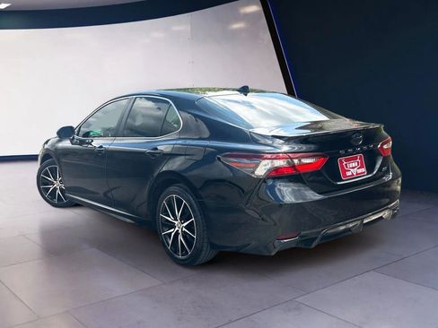 Used 2021 Toyota Camry SE FWD image 3