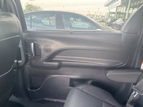 Used 2025 Toyota Sienna Platinum AWD/4WD image 24