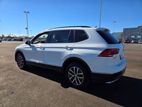 Used 2020 Volkswagen Tiguan SE w/ Panoramic Sunroof Package image 6