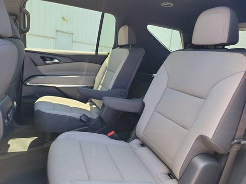 Certified 2025 Chevrolet Traverse LT FWD image 14
