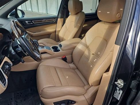 Certified 2022 Porsche Cayenne image 5