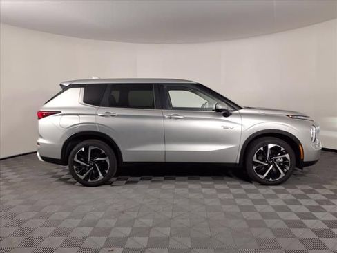 Used 2024 Mitsubishi Outlander SE image 8