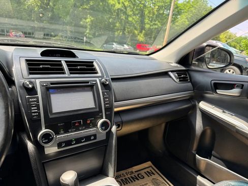 Used 2012 Toyota Camry SE FWD image 12