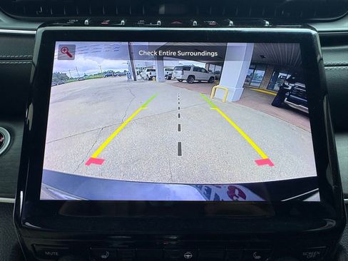Used 2023 Jeep Grand Cherokee L Limited AWD/4WD image 17