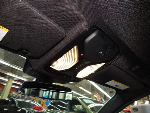 Used 2018 BMW 540i xDrive image 12