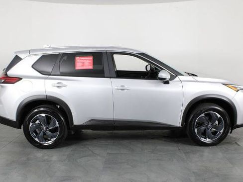 Certified 2025 Nissan Rogue SV image 15