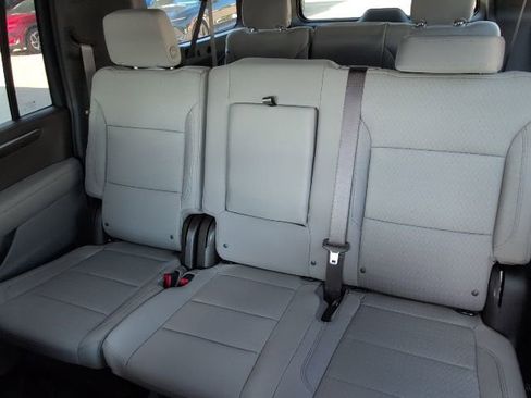 New 2026 Chevrolet Suburban LS image 8