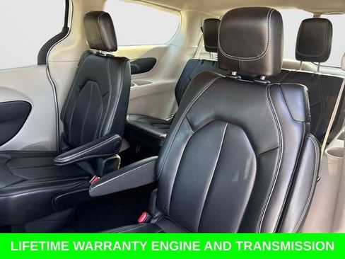 Used 2024 Chrysler Pacifica Touring-L FWD image 15