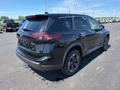 Used 2025 Nissan Rogue SV AWD/4WD image 5