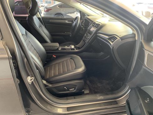 Used 2017 Ford Fusion SE w/ Equipment Group 201A FWD image 7