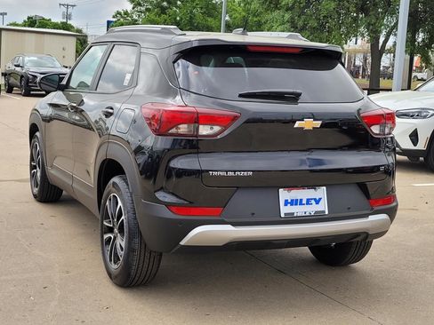 New 2026 Chevrolet TrailBlazer LT w/ Convenience Package FWD image 3