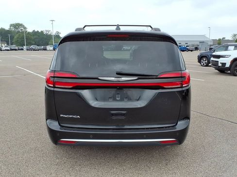 Used 2022 Chrysler Pacifica Touring-L FWD image 5
