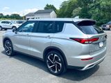 Used 2024 Mitsubishi Outlander SE image 2