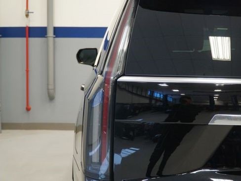 Certified 2025 Cadillac Escalade Premium Luxury AWD/4WD image 4
