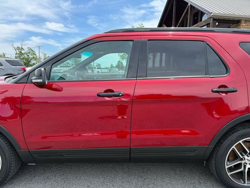 Used 2016 Ford Explorer Sport w/ Equipment Group 401A AWD/4WD image 39