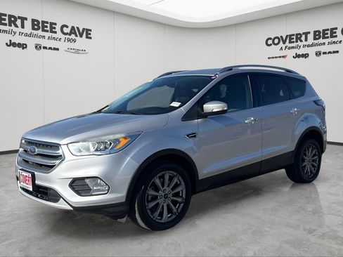 Used 2017 Ford Escape Titanium image 3