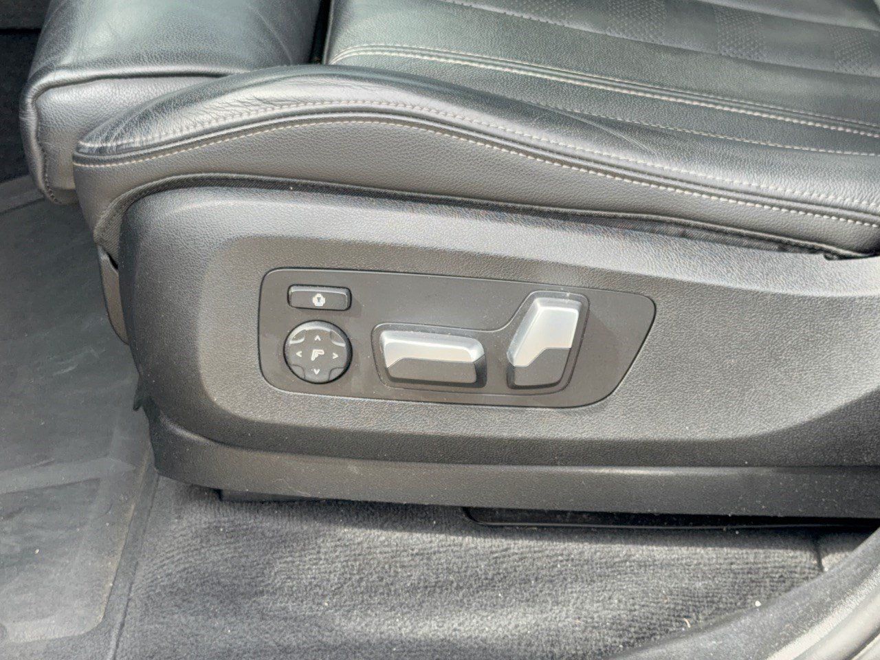 Used 2020 BMW X5 sDrive40i w/ Convenience Package RWD image 16