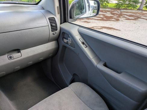 Used 2021 Nissan Frontier SV RWD image 17
