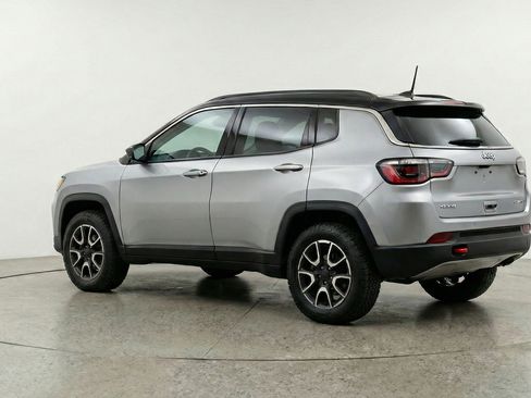 Used 2025 Jeep Compass Trailhawk image 6