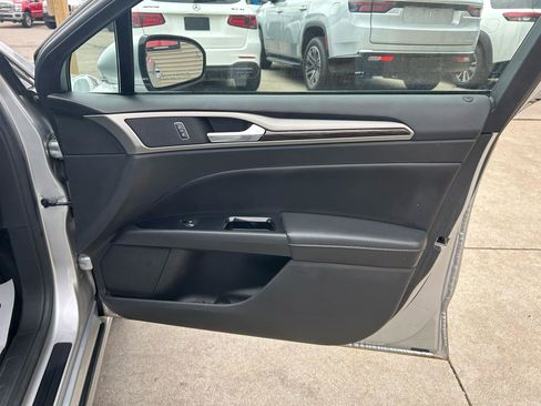 Used 2014 Ford Fusion SE w/ Equipment Group 202A FWD image 16