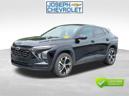Used 2024 Chevrolet Trax RS FWD image 2