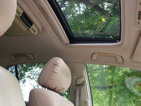 Used 2004 Lexus RX 330 w/ Premium Pkg FWD image 13