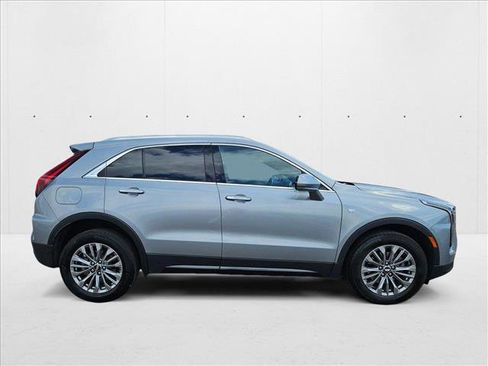 Used 2024 Cadillac XT4 Premium Luxury image 4