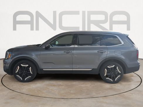 Certified 2023 Kia Telluride EX w/ EX Captain's Chair Package FWD image 5