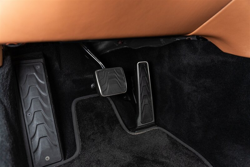 Used 2020 Aston Martin V8 Vantage Coupe RWD image 85