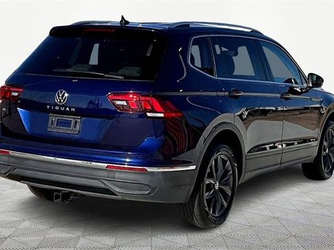 Used 2023 Volkswagen Tiguan SE image 2
