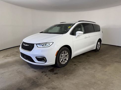 Used 2022 Chrysler Pacifica Touring-L FWD image 13