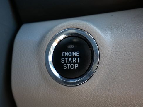 Used 2011 Toyota Camry XLE w/ SE/XLE Extra-Value Pkg image 31