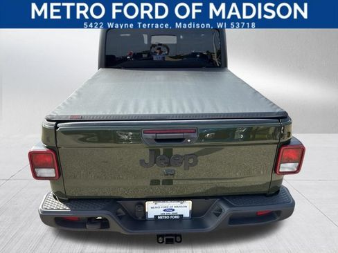 Used 2023 Jeep Gladiator Sport AWD/4WD image 10