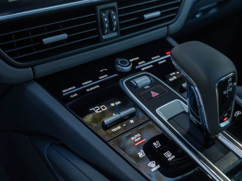 Certified 2023 Porsche Cayenne Coupe image 31