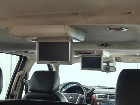 Used 2013 Chevrolet Suburban LT image 33