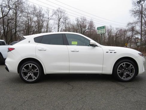 Used 2023 Maserati Levante Modena image 4