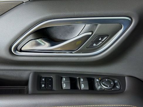 Used 2022 GMC Yukon XL AT4 w/ AT4 Premium Plus Package AWD/4WD image 18
