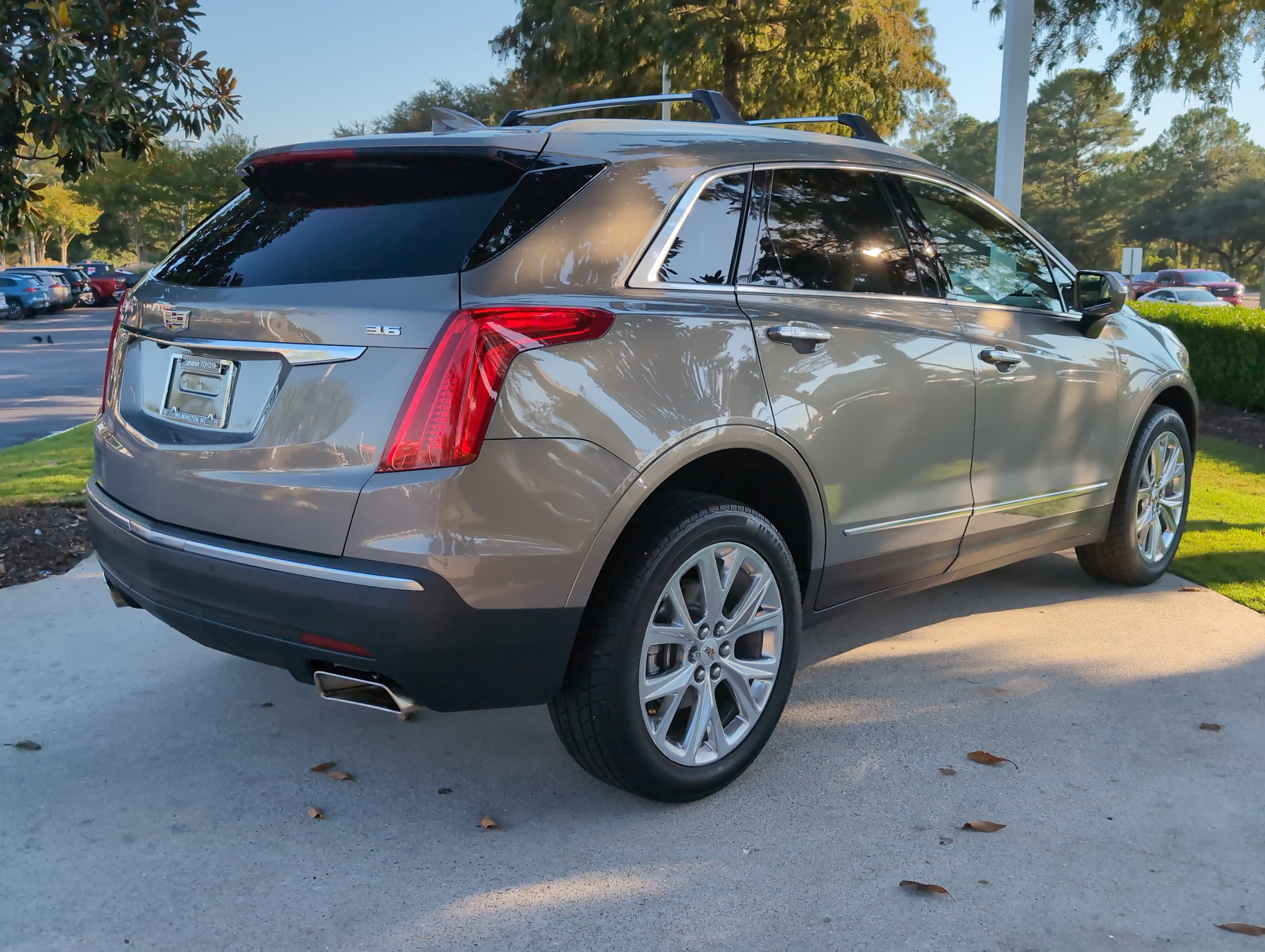 Used 2017 Cadillac XT5 Luxury w/ Driver Awareness Package FWD image 10