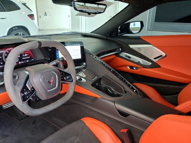 Used 2025 Chevrolet Corvette Stingray Premium Cpe w/ Z51 Performance Package RWD image 15