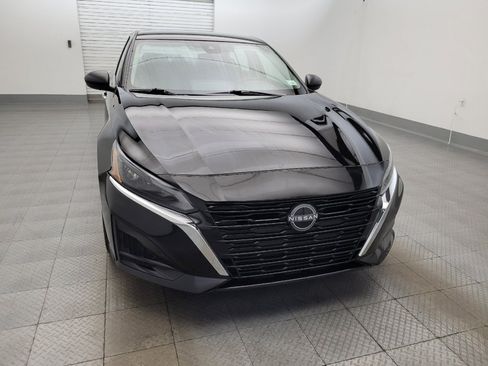 Used 2025 Nissan Altima 2.5 SV FWD image 14