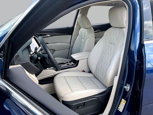 Used 2023 Buick Envision Avenir FWD image 8