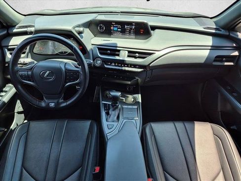 Used 2019 Lexus UX 200 FWD image 18