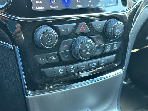 Used 2020 Jeep Grand Cherokee Limited image 32