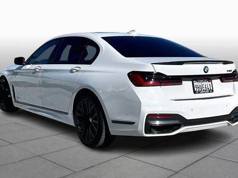 Used 2022 BMW 740i w/ M Sport Package image 11