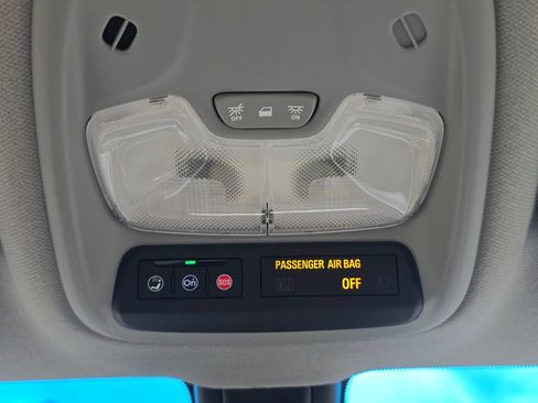 Used 2021 Chevrolet Bolt Premier w/ Infotainment Package FWD image 30